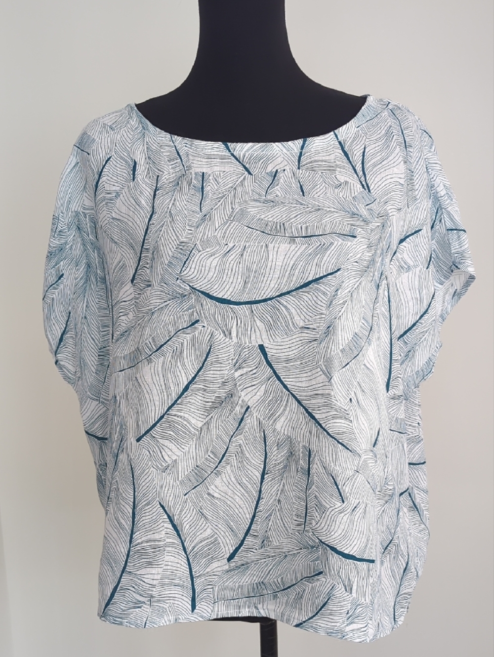 Tahari 100% Linen Teal Blue Tropical Palm Leaf Button Back Boxy Top LARGE